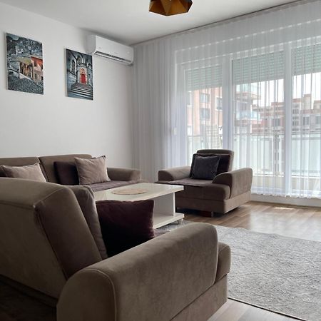 Entire Apartment - Near The Center Pristina Buitenkant foto