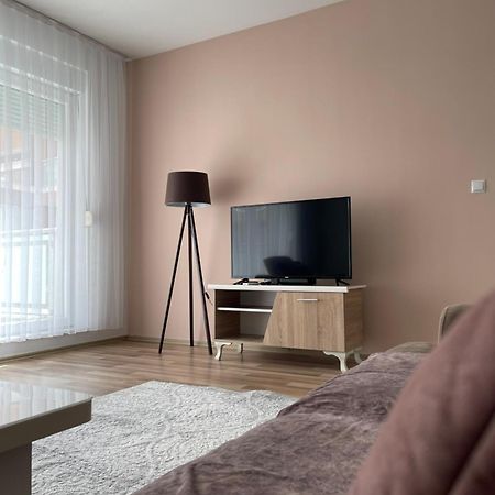 Entire Apartment - Near The Center Pristina Buitenkant foto