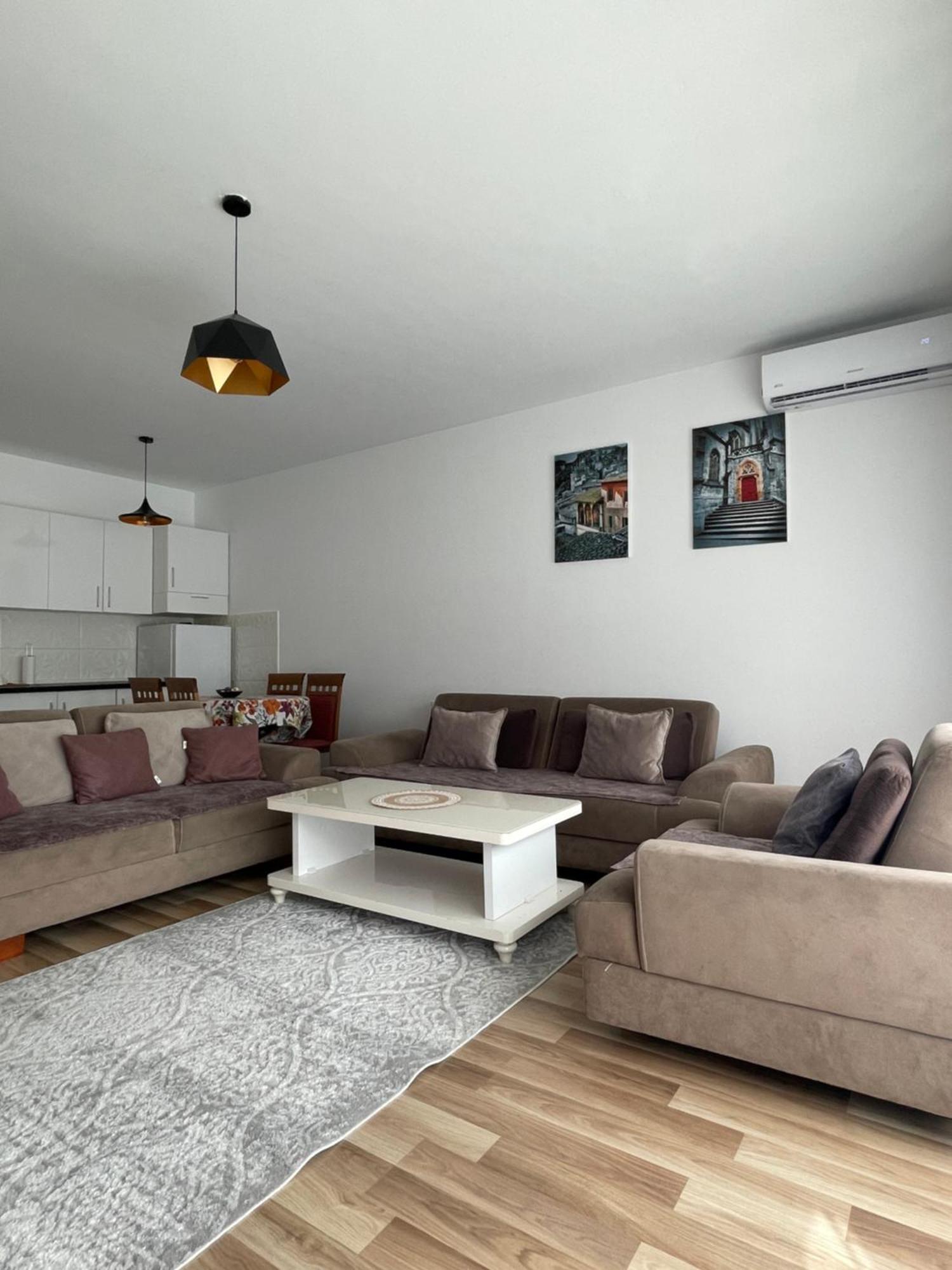 Entire Apartment - Near The Center Pristina Buitenkant foto