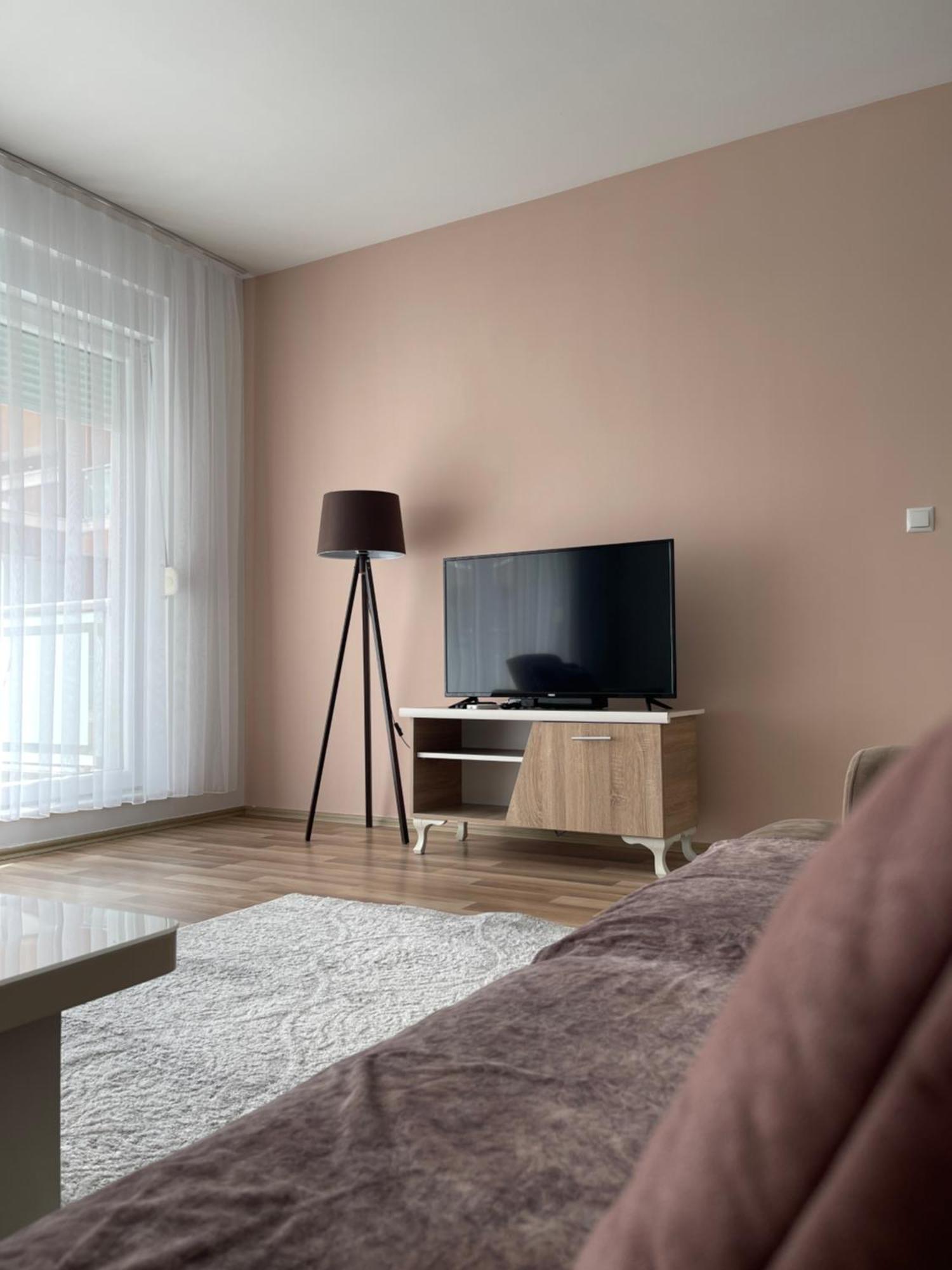 Entire Apartment - Near The Center Pristina Buitenkant foto