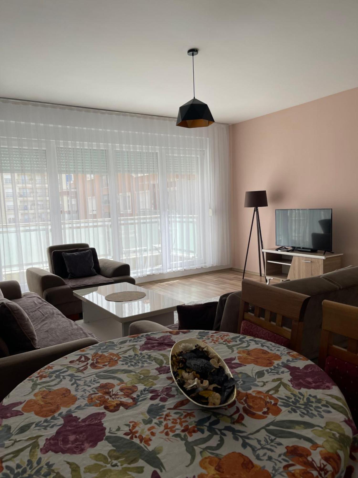 Entire Apartment - Near The Center Pristina Buitenkant foto