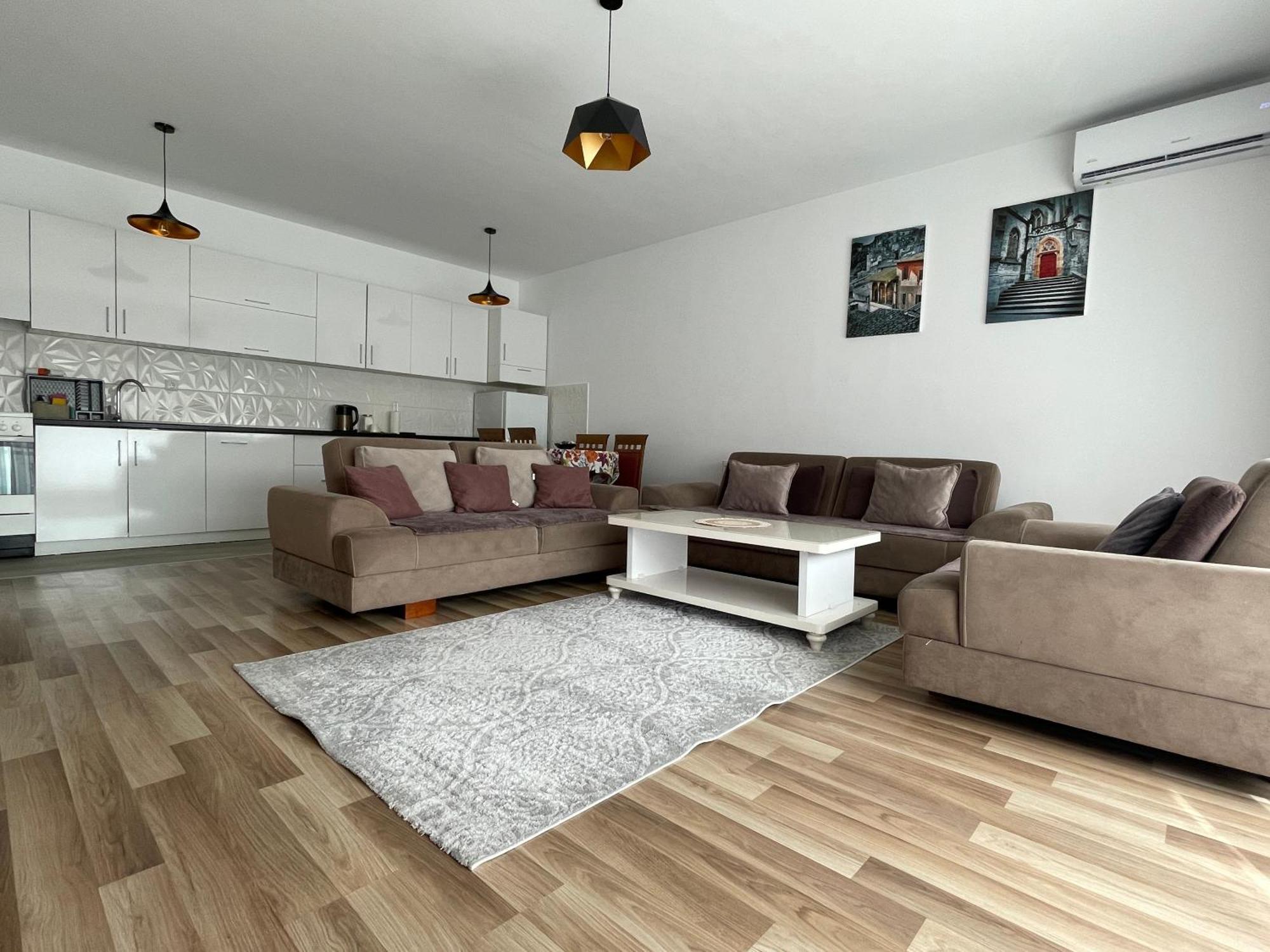 Entire Apartment - Near The Center Pristina Buitenkant foto