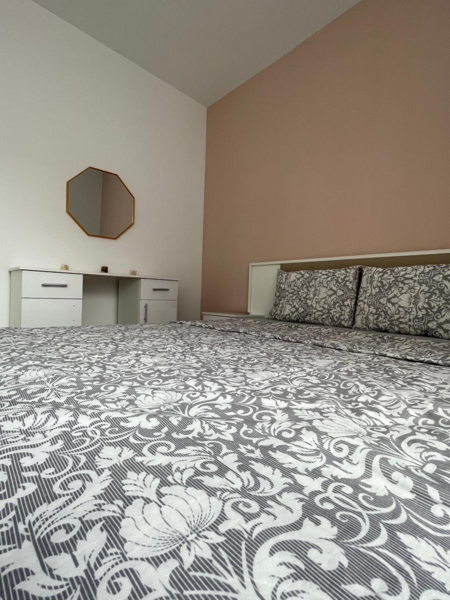Entire Apartment - Near The Center Pristina Buitenkant foto